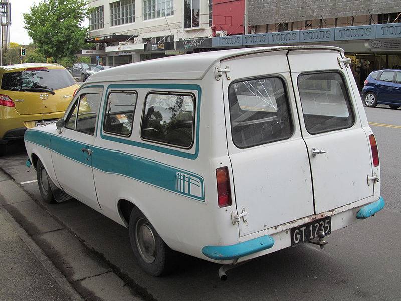 800px-1974_Ford_Escort_Van_%2813713207593%29.jpg