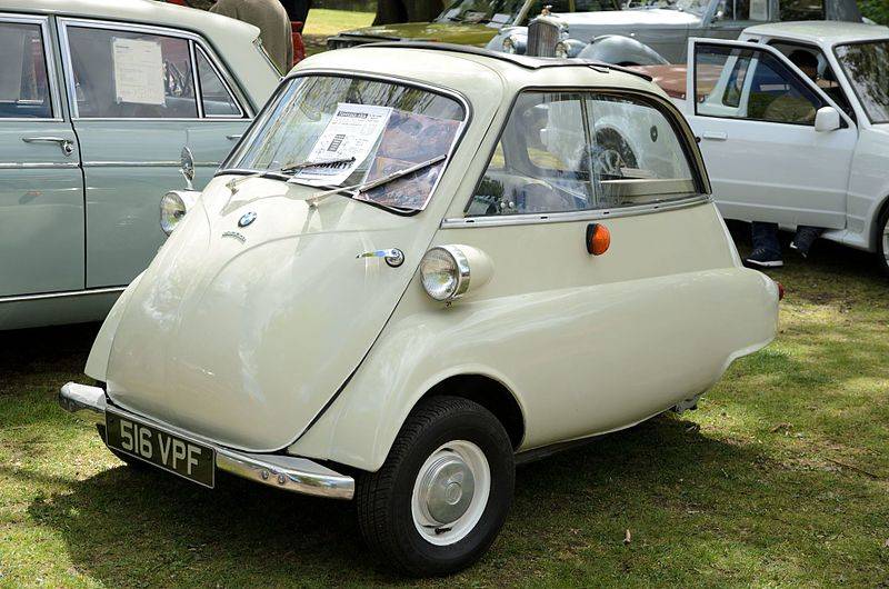 800px-BMW_Isetta_300_%281961%29_at_Astley_Park_Classic_Car_Show_2017.jpg