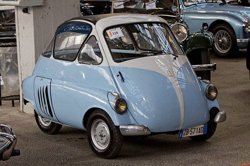 800px-Bonhams_-_The_Paris_Sale_2012_-_Iso_Isetta_-_1953_-_013.jpg