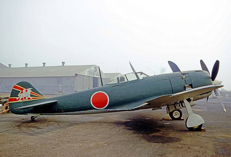 800px-Nakajima_Ki84_Hayate_N3385G_ONT_18.10.70_edited-3.jpg