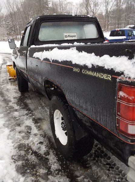 83 Sno Commander ice.jpg