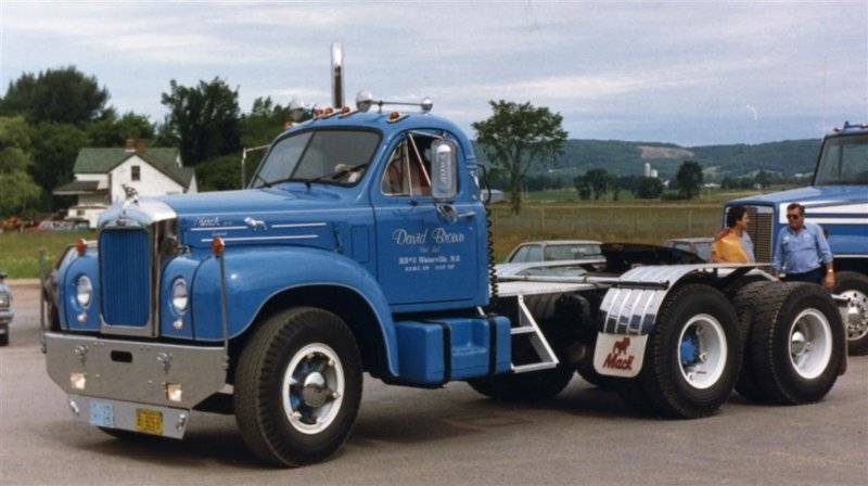 8847 Mack B-61 David Brown (Large).JPG