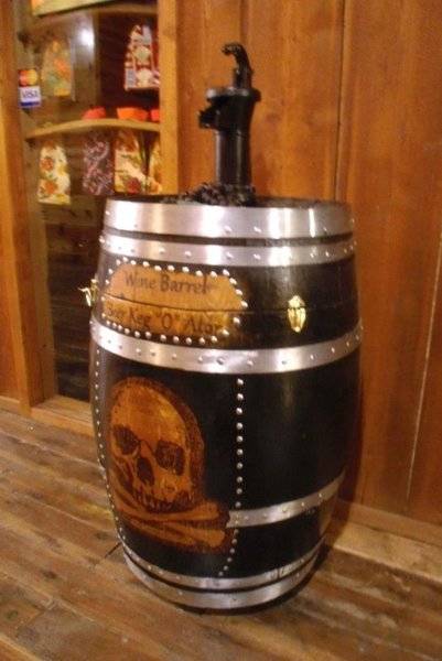 8cfcbdbfff1b7723147cde5248bd6f48--barrel-furniture-bar-stuff.jpg