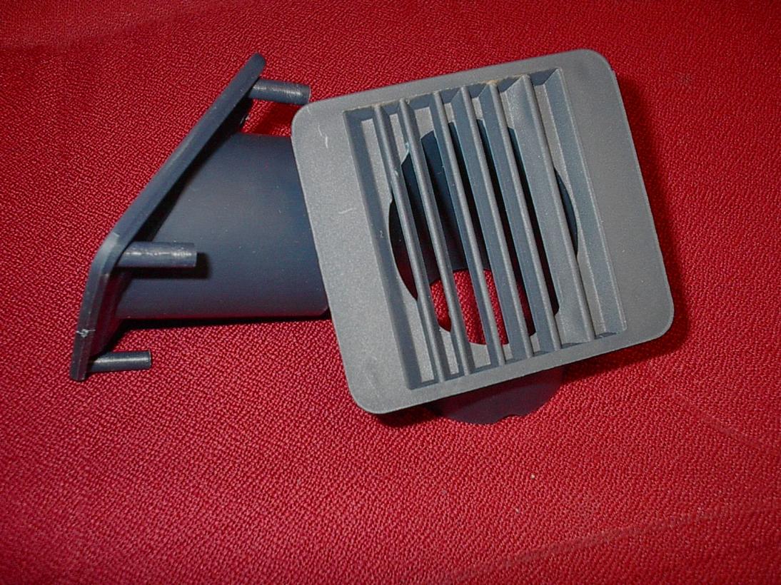 9-2-10 blue 68-70 B-body dash vents 002.jpg
