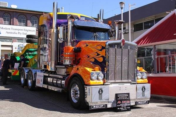 97998d1f542d3c4a3d64a24b45efbadd--semi-trucks-big-trucks.jpg