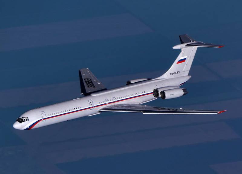 Air-to-air_with_a_Russian_Air_Force_Ilyushin_Il-62M_%28retouched%29.jpg