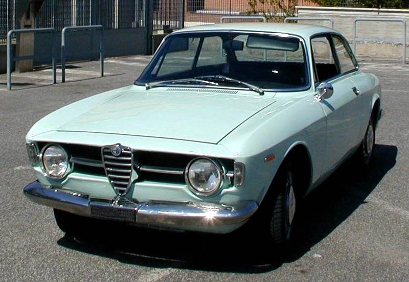 Alfa_Romeo_GT_1300_Junior.jpg