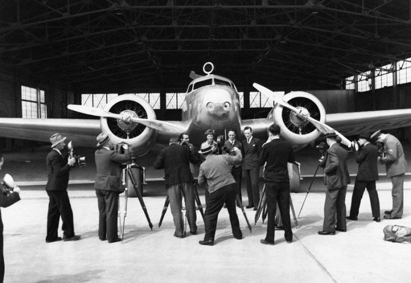 Amelia Earhart's Lockheed Electra.jpg