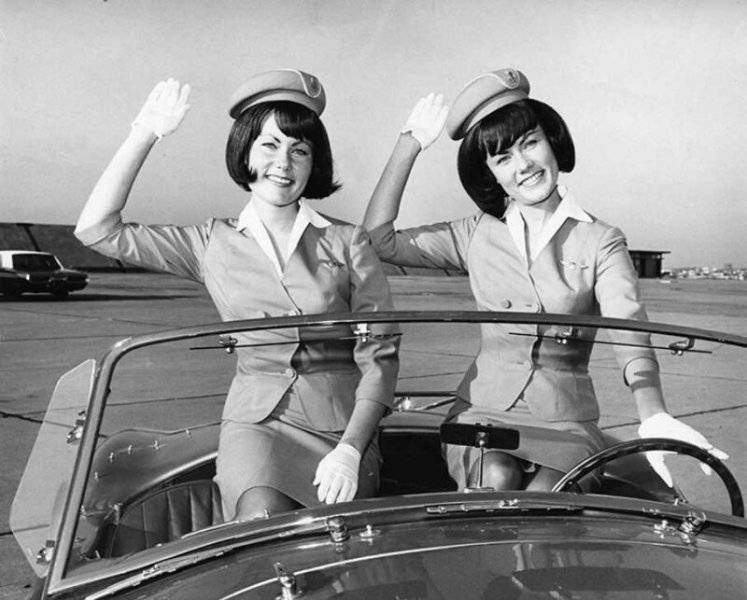 American Airlines Flight Hostesses 1965.jpg