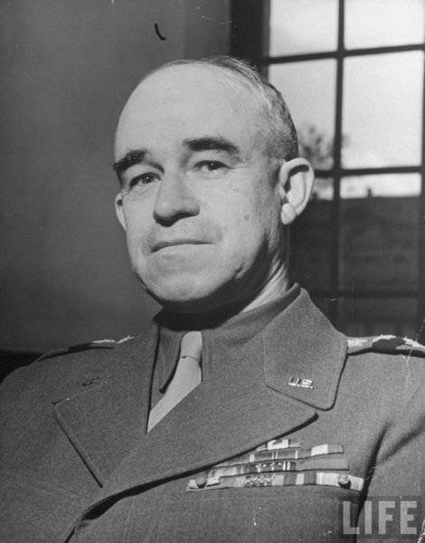 American Military General US Army Omar Bradley 1945.jpg