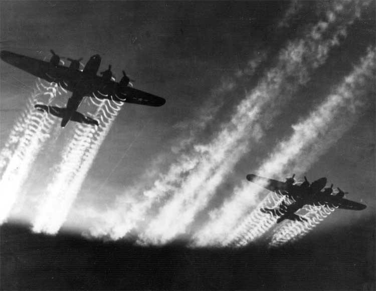 B-17-Flying-Fortress-USAAF.jpg