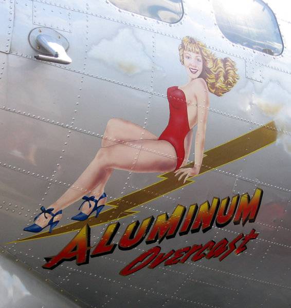 B-17_Aluminum_Overcast_noseart-20060603.jpg