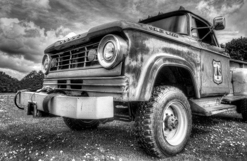 B&W Dodge Power Wagon.jpg