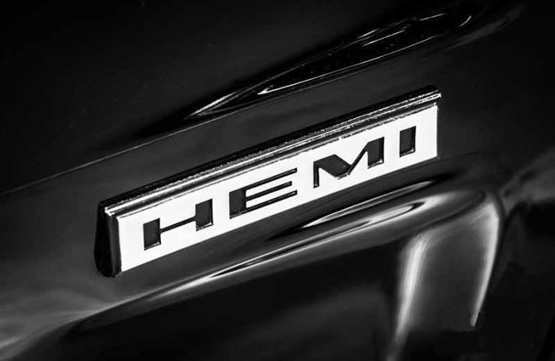 B&W Hemi Emblem.jpg