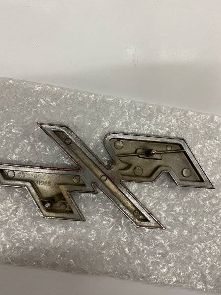 back side pins are perfect no threads ever been on them.jpg