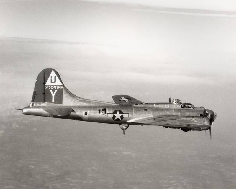 Berlin-photo-B-17G-35-BO-42-32098.jpg