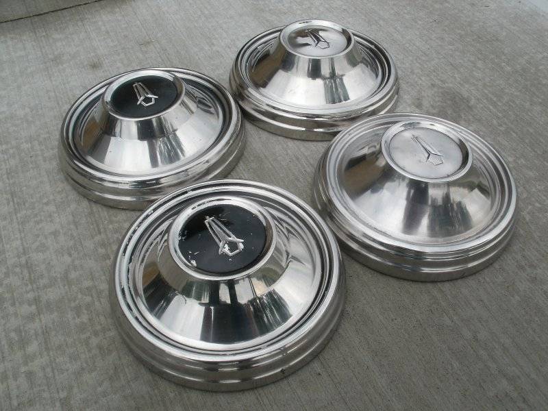 Bobs 1966 Ply Hub Caps 002.JPG
