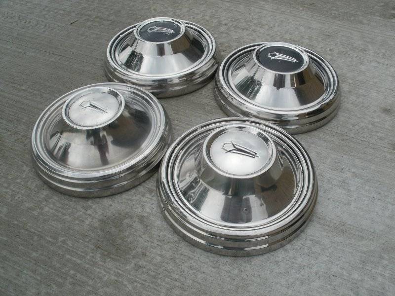Bobs 1966 Ply Hub Caps 004.JPG