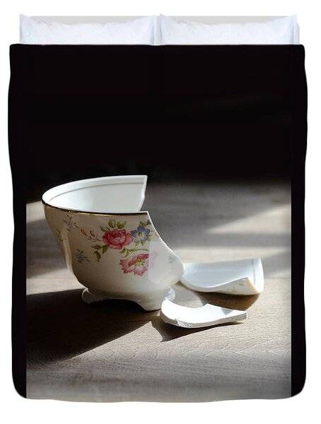 broken-teacup-jill-battaglia.jpg