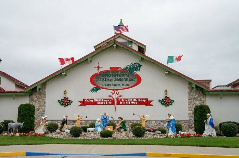 Bronners-christmas-wonderland-store-frankenmuth-michigan-3.jpg