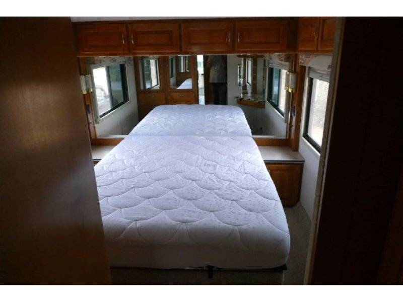 Budnicks 97 Safari Serengeti Motorhome Cat Pusher Sleeping Queen size bed engine cover.jpg