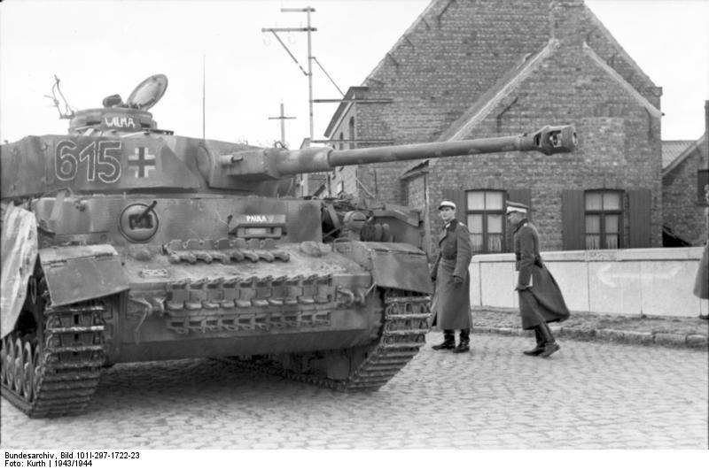 Bundesarchiv_Bild_101I-297-1722-23%2C_Im_Westen%2C_Panzer_IV.jpg