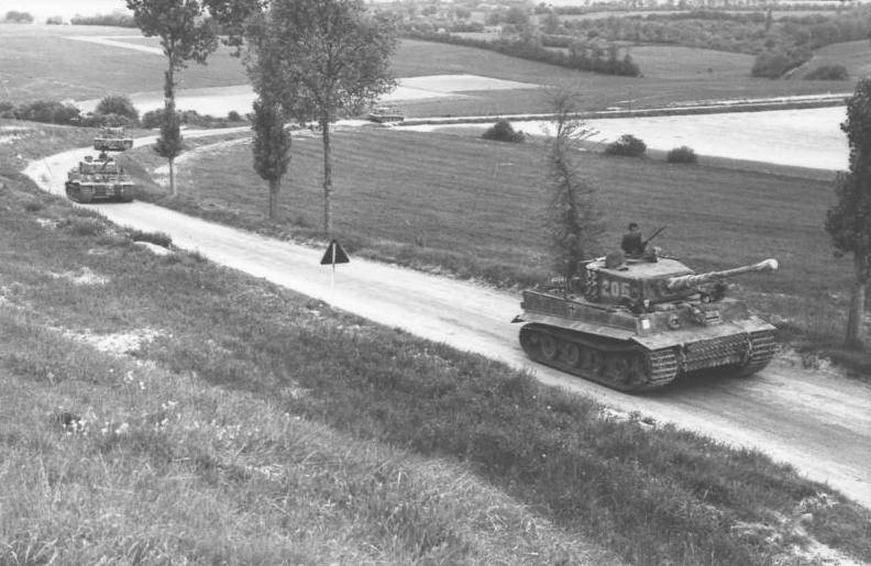 Bundesarchiv_Bild_101I-299-1804-07%2C_Nordfrankreich%2C_Panzer_VI_%28Tiger_I%29.jpg