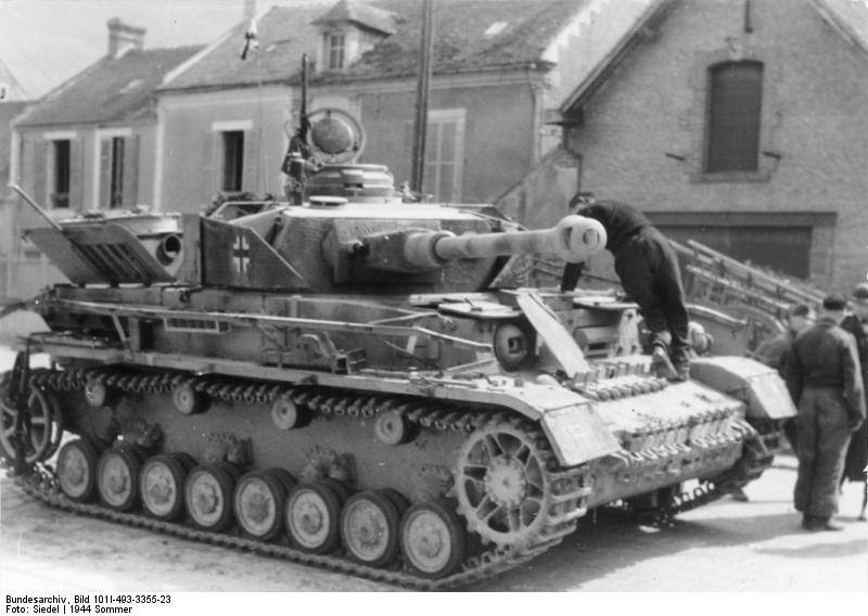 Bundesarchiv_Bild_101I-493-3355-23%2C_Bei_Rouen%2C_Panzer_IV_der_12.SS-Pz.Division.jpg