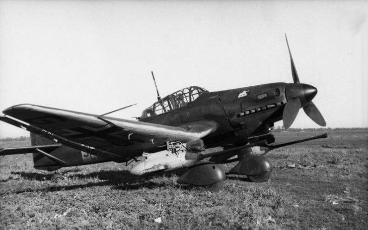 bundesarchiv_bild_101i-646-5184-26_russland_flugzeug_junkers_ju_87_edit_1-741x464.jpg