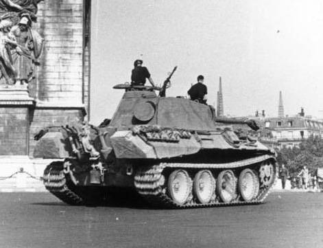Bundesarchiv_Bild_101I-721-0395-28__Paris__Panzer_V__Panther__vor_Arc_de_Triomphe_2.jpg