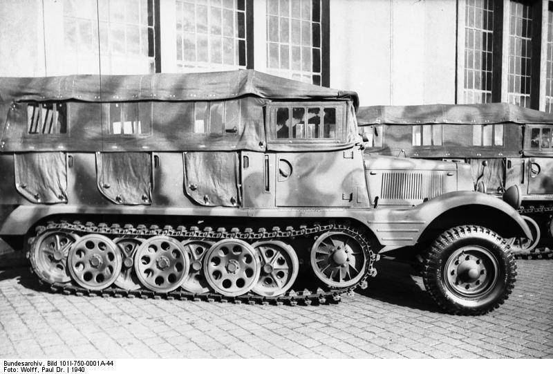 Bundesarchiv_Bild_101I-750-0001A-44%2C_Deutschland%2C_Halbkettenfahrzeug.jpg