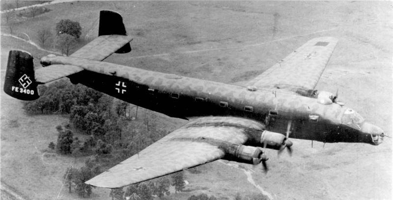 Bundesarchiv_Bild_141-2472%2C_Flugzeug_Junkers_Ju_290_A-7.jpg
