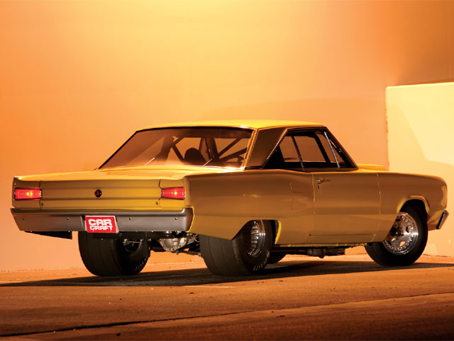 ccrp_0606_02_z+1967_dodge_coronet+rear_view.jpg