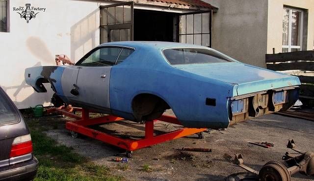 Charger-Resto-02.jpg