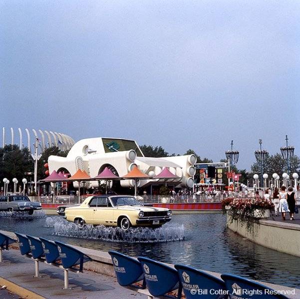 chrysler-giant-car.jpg