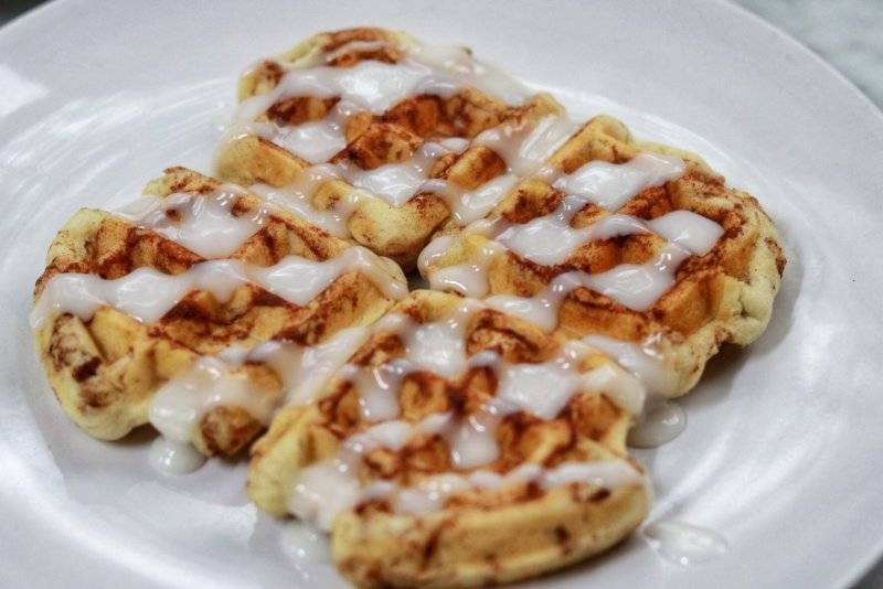 cinnamon-rolls-in-waffle-maker-6-1536x1024.jpg