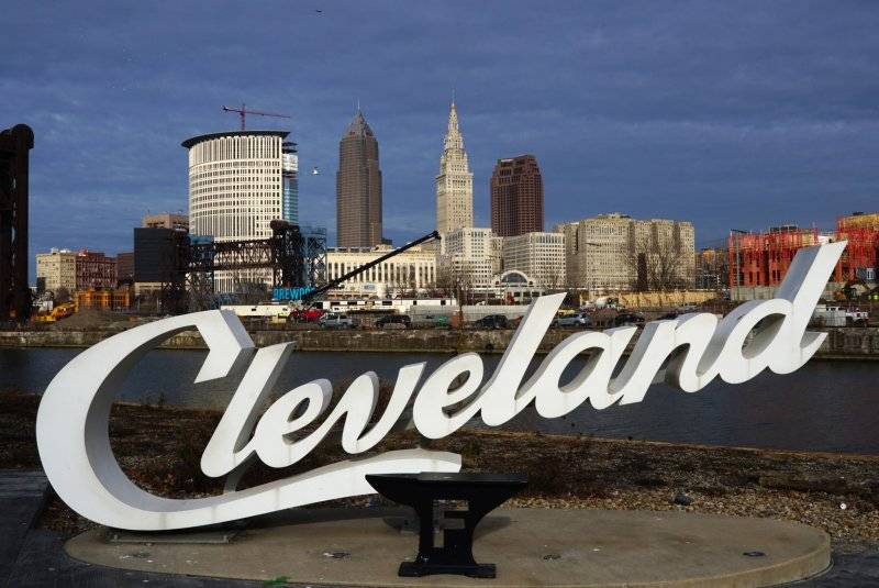 Cleveland-Sign-Skyline.jpg