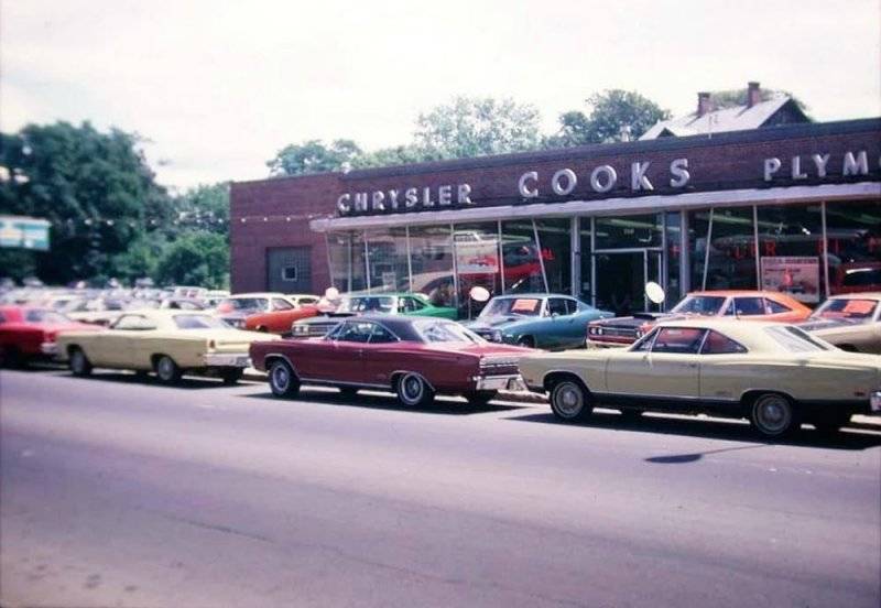 Cooks Chrysler Plymouth.jpg