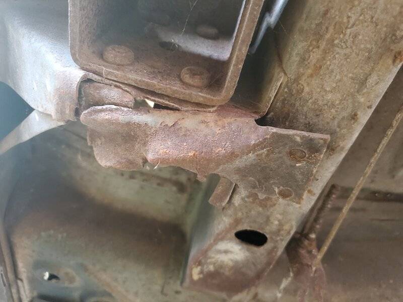 D leaf spring damage 2.jpg