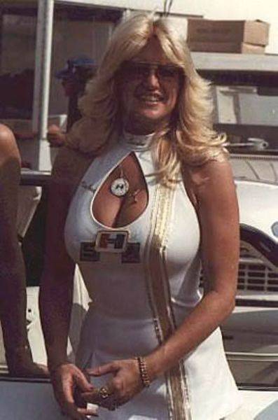 d055db0c254aee33a10bfa9068cd84eb--pin-up-dragracing.jpg