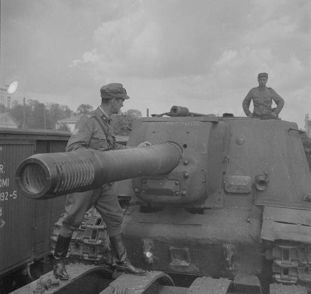 d4be9327e3aa437b686a663b0e6bc31b--isu--ww-tanks.jpg