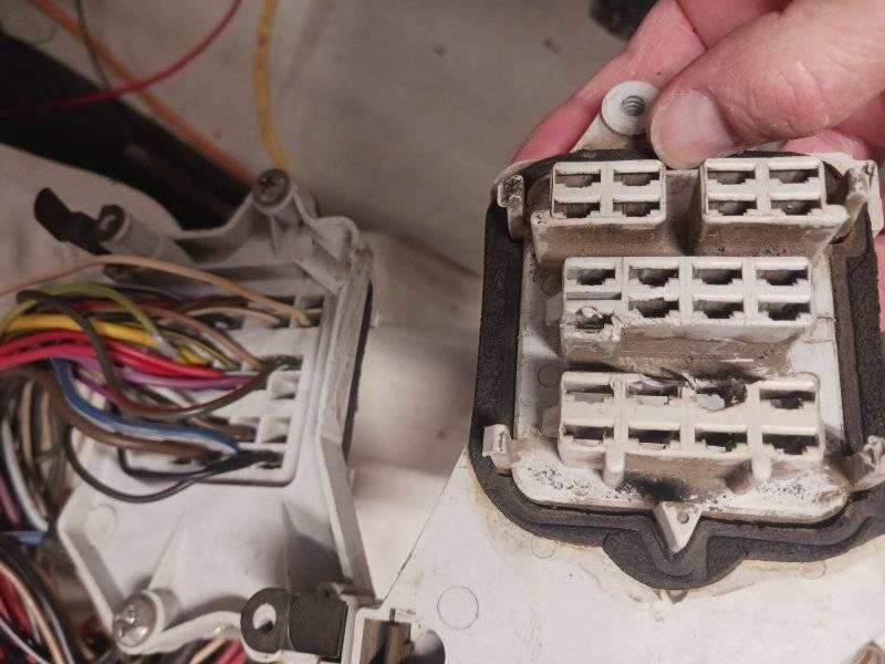 Dash Wiring 2.jpg