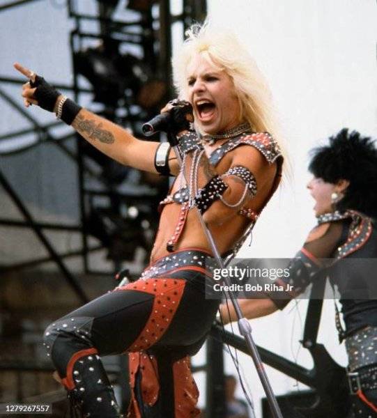 devore-california-may-29-vince-neil-with-mötley-crüe-performs-before-thousands-of-rock-fans (1).jpg