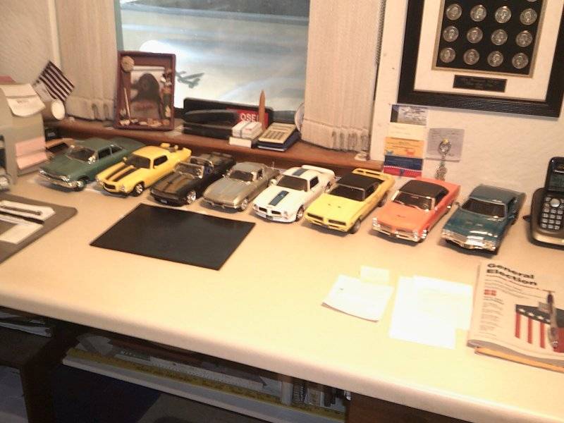 Diecast Cars 1-18 scale 8 GM.JPG