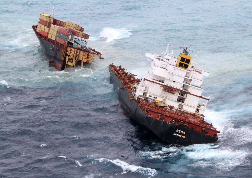 Disaster2011.MV_Rena79.jpg