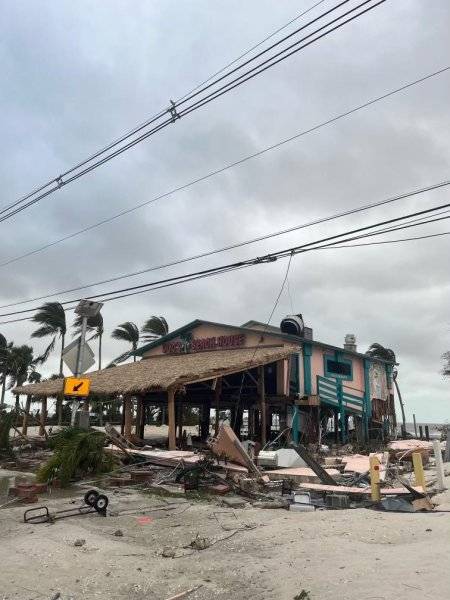 Docs Beach House after Hurricane Ian.jpg