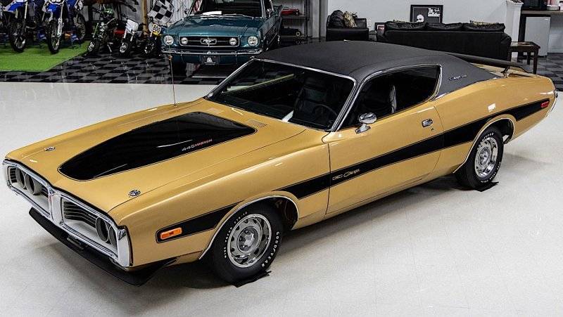 Dodge 1972 440 Magnum Charger.jpg