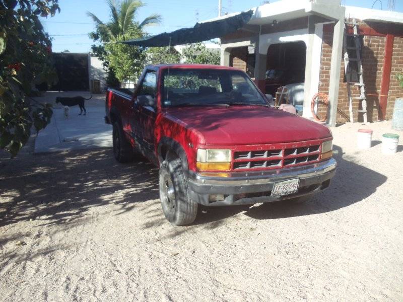 Dodge Dakota in yard.JPG