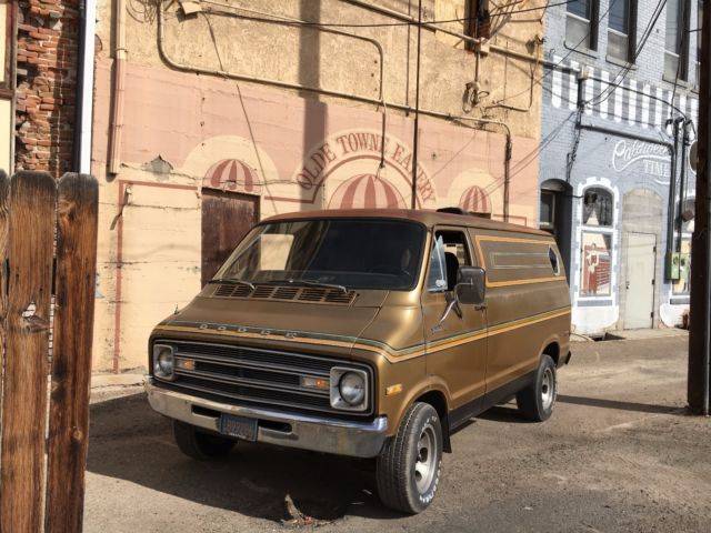 dodge-shorty-b200-tradesman-custom-vannin-shaggin-wagon-vintage-street-van-mopar-3.jpg