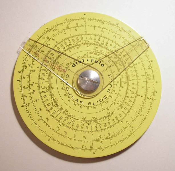 dSMrA&riu=http%3a%2f%2fupload.wikimedia.org%2fwikipedia%2fcommons%2ff%2ff7%2fCircular_slide_rule.jpg